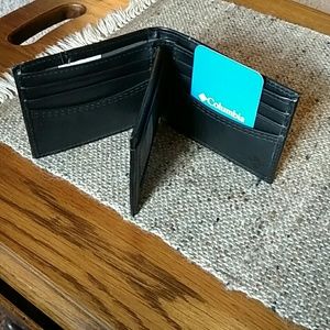 New black Columbia men's wallet